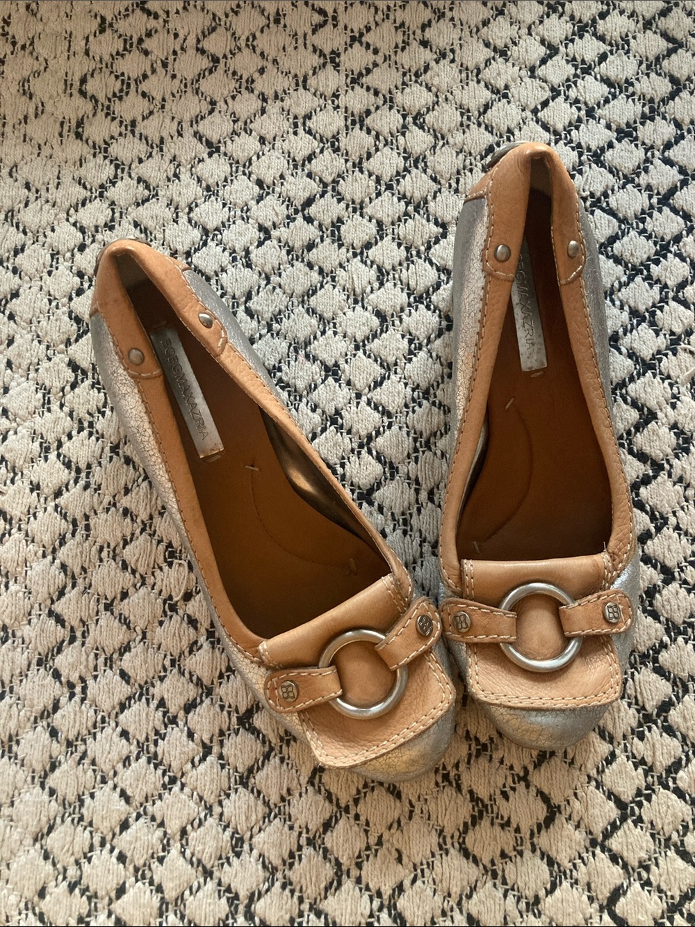 BCBGMaxAzria Tan leather. Crackle Silver Metallic Classic Pump
